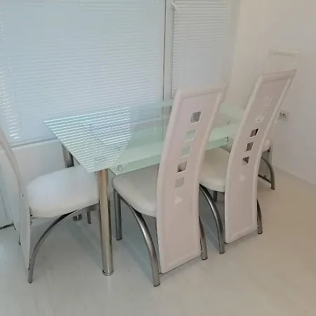 Apartmán 1 Bed Flat In *